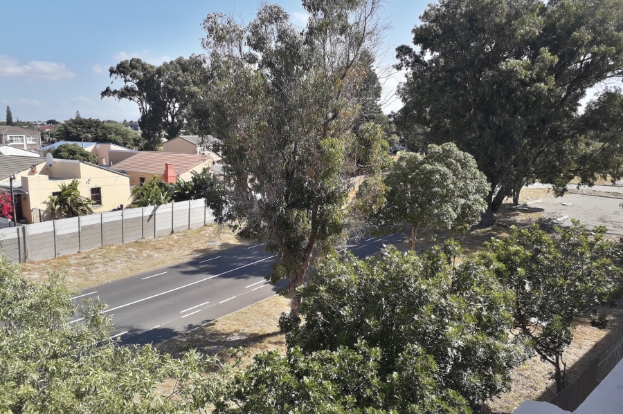 To Let 1 Bedroom Property for Rent in Thornton Western Cape